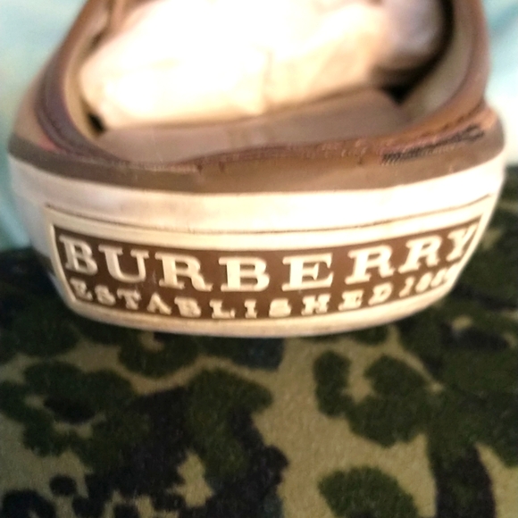 BURBERRY  SLIP ON'S - Picture 4 of 10